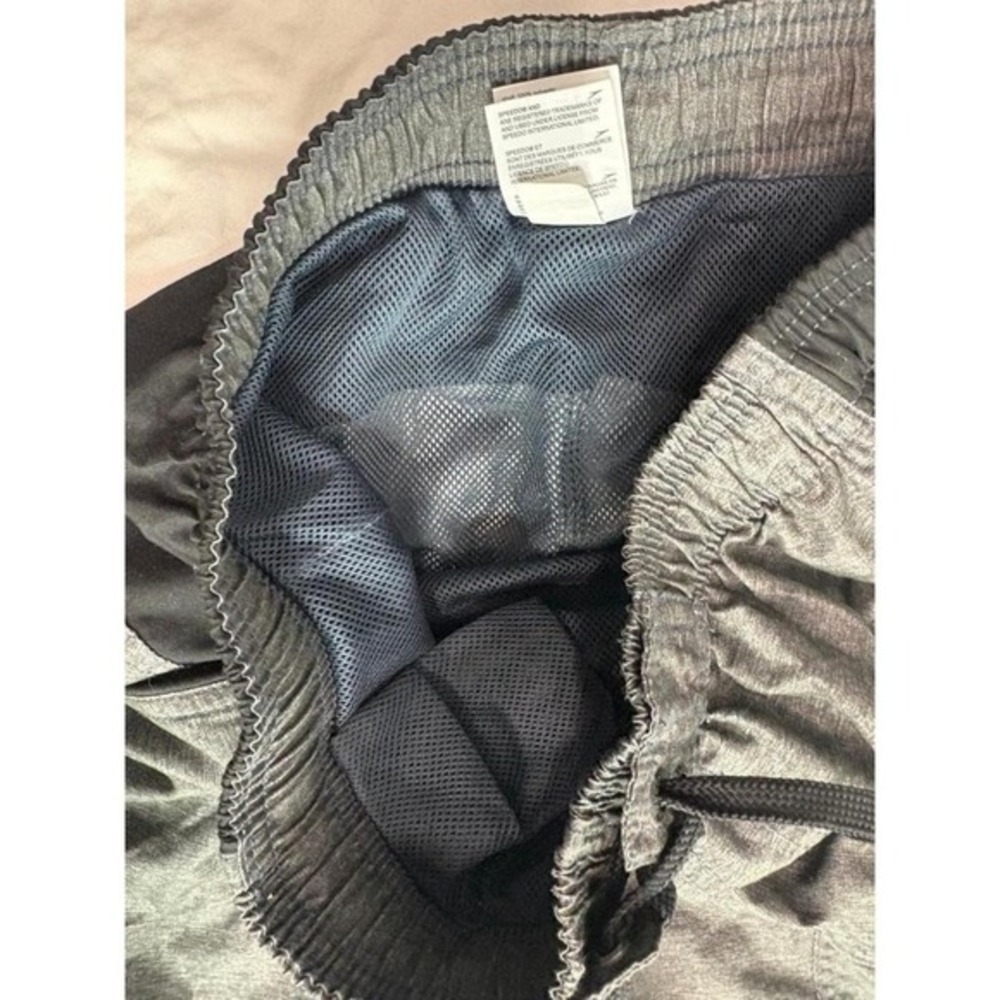 Black and grey Speedo men's swim trunks size medium - Picture 5 of 7